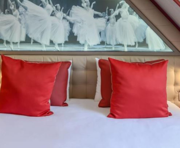 Bedroom 2, Regina Opera, Paris