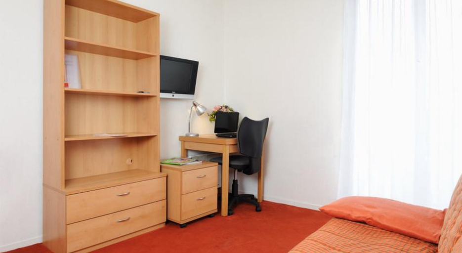 Bedroom 3, Sejours & Affaires Paris Nanterre, Hauts-de-Seine