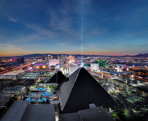Luxor Hotel and Casino, Clark