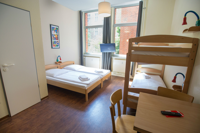 Bedroom 3, Acama Kreuzberg Hotel+Hostel, Berlin