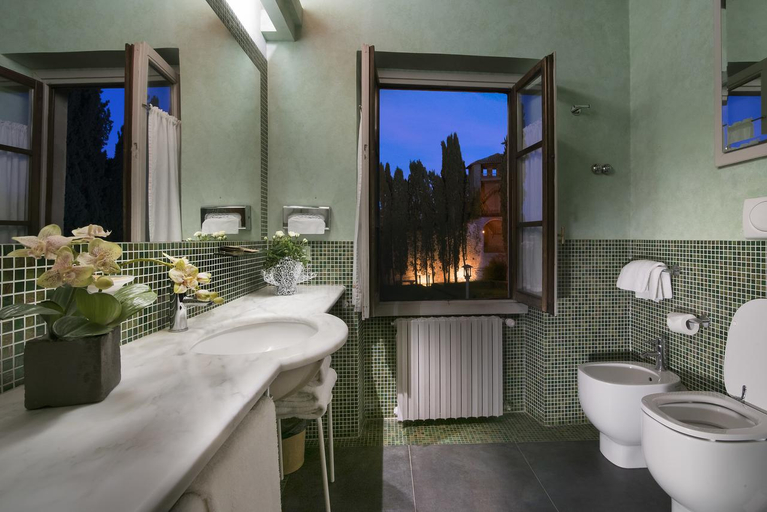 Bathroom 5, Villa Casagrande, Florence