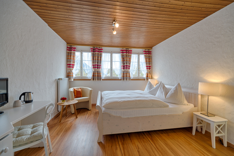 Bedroom 3, Neuhaus Golf- & Strandhotel, Interlaken