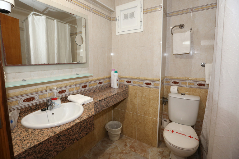 Bathroom 4, Manaus, Baleares