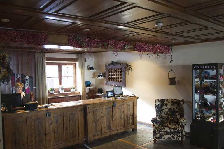 Public Area 4, Hotel Chalet Bassibe, Lleida