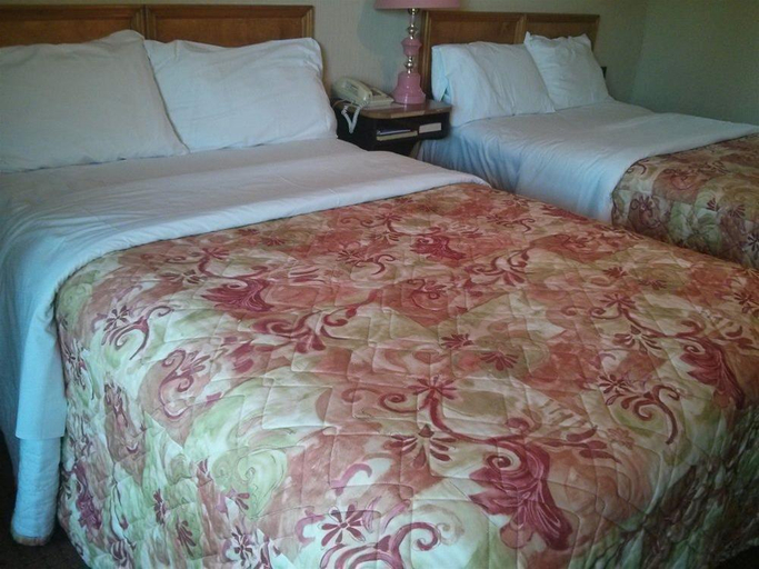 Bedroom 3, Knights Inn Port Colborne, Niagara