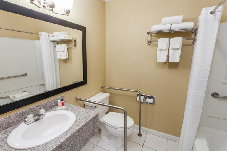 Bedroom 4, Clarion Pointe Bloomington – Normal near I-55 and University, McLean