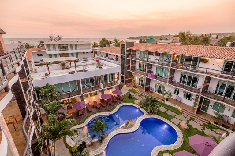 Exterior & Views