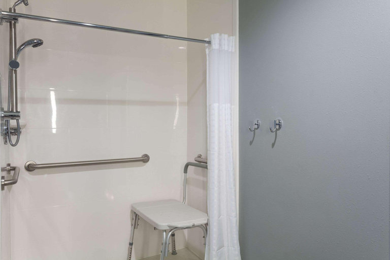 Bathroom 4, La Quinta Inn & Suites Fort Myers, Lee