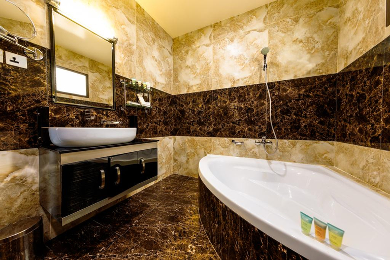 Bathroom 5, Emirates Park Resort