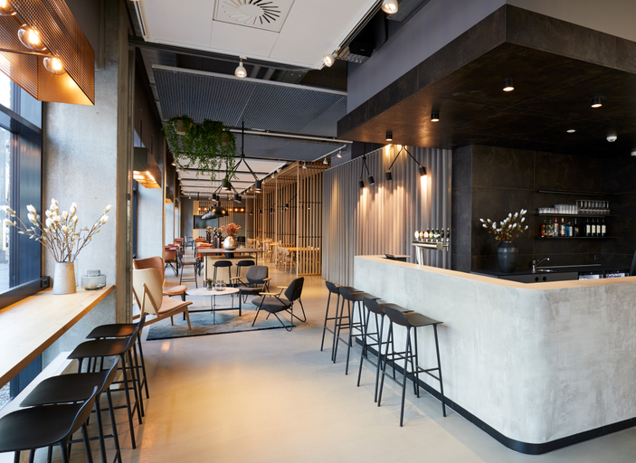 Food & Drinks