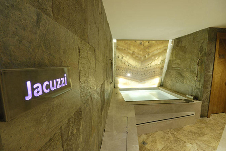 Bathroom 4, Tulip City Hotel & SPA, Beyoğlu