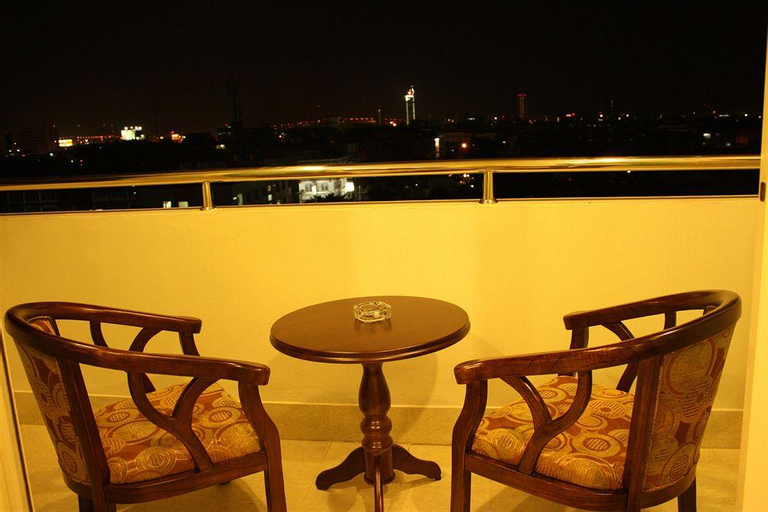 Exterior & Views 20