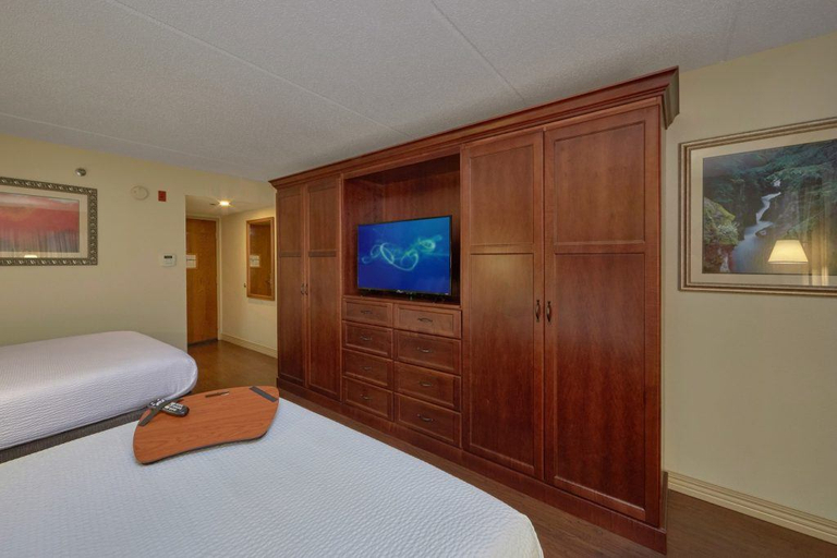 Bedroom 3, The Inn on the River Pigeon Forge, Sevier