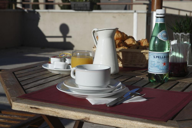 Food & Drinks, Adonis Carcassonne - La Barbacane, Aude