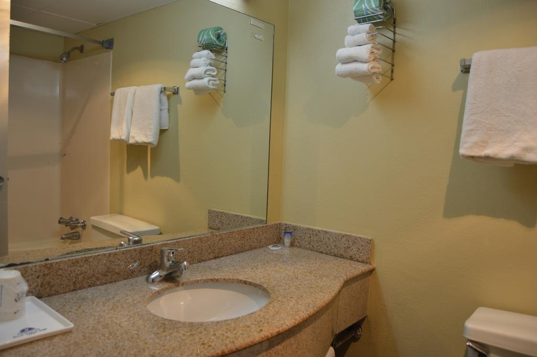 Bathroom 5, Americas Best Value Inn - I-44 West - Rt 66, Tulsa