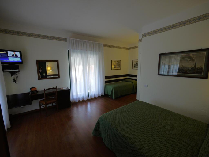 Bedroom 4, Piccadilly, Lucca