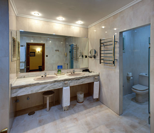 Bathroom 4, Hernan Cortes, Asturias