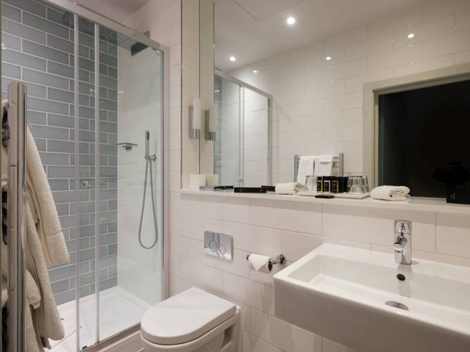 Bathroom 4, Signature Townhouse London Hyde Park, London