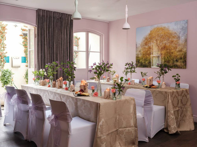 Food & Drinks 5, Signature Townhouse London Hyde Park, London