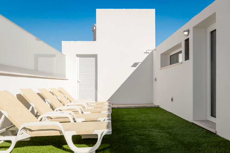 Exterior & Views 13