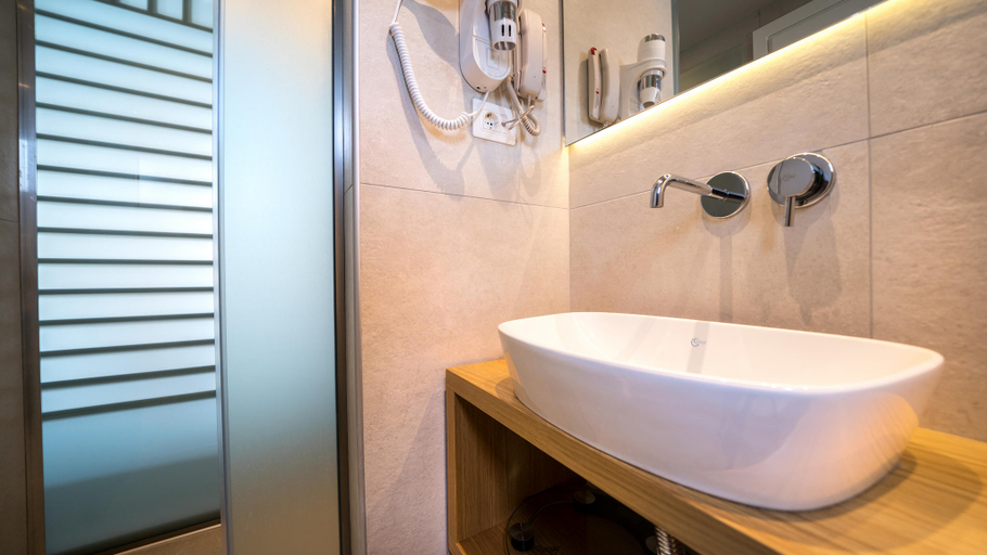 Bathroom 5, Adele Beach, Crete