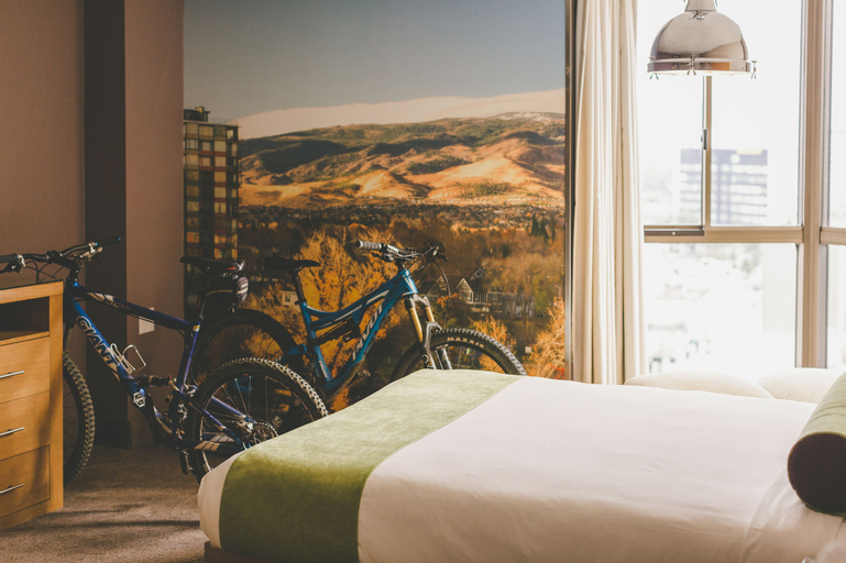 Whitney Peak Hotel, Washoe
