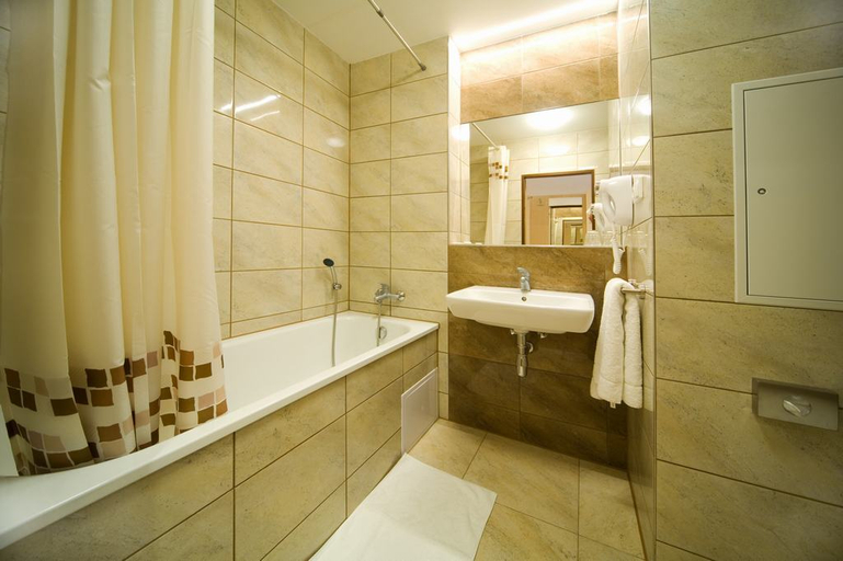 Bathroom 4, Hotel Krystal, Praha 6