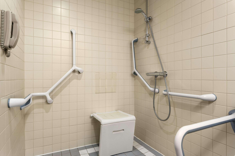 Bathroom 5, Ramada Plaza by Wyndham Bucharest Convention Cente, Municipiul Bucuresti