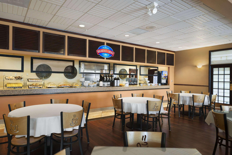 Food & Drinks, Baymont by Wyndham Celebration, Osceola