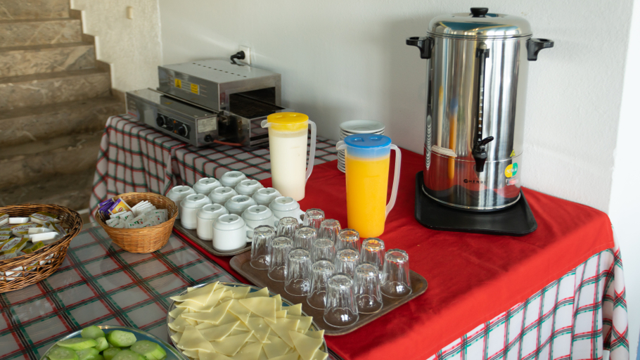 Food & Drinks 4, Neon Beach Hotel, Crete