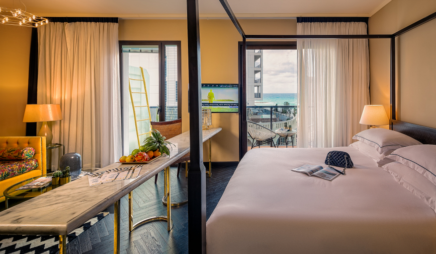 Bedroom 4, Brown Beach House Hotel