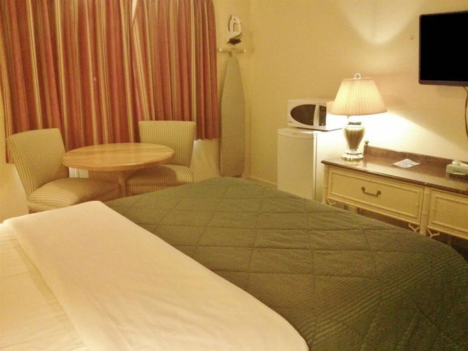 Bedroom 3, Knights Inn Port Colborne, Niagara