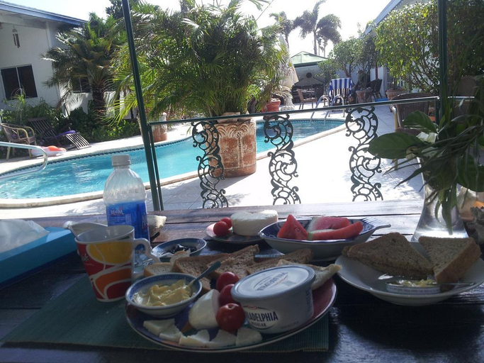 Food & Drinks, Aruba Harmony Apartments
