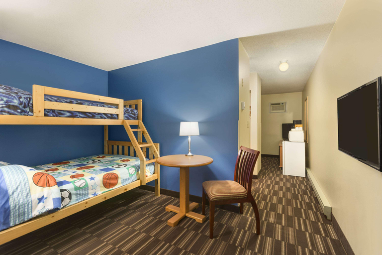 Bedroom 3, Days Inn by Wyndham Nanaimo, Nanaimo