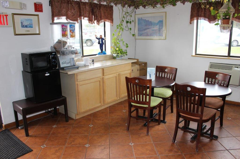 Public Area 3, Knights Inn Albany, Dougherty