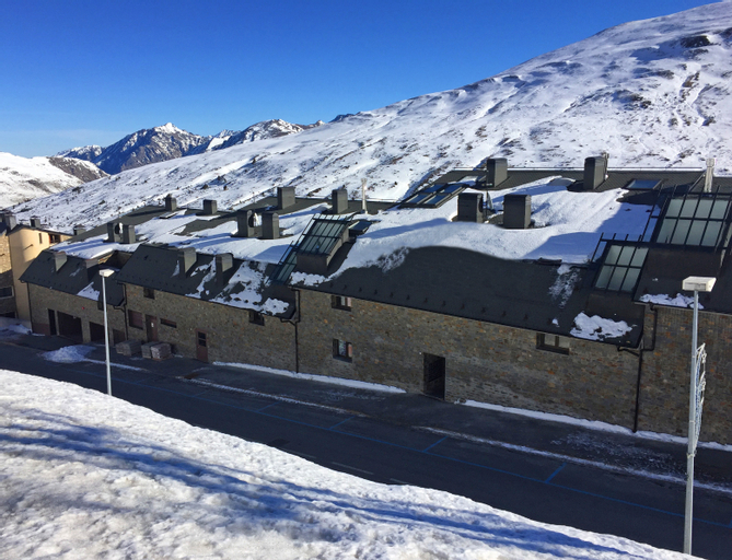 Exterior & Views 10