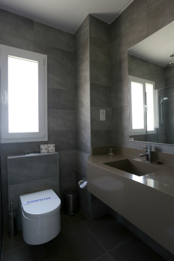 Bathroom 4, Dionysos Central Hotel