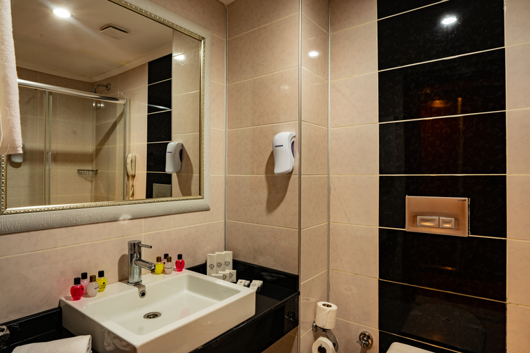 Bathroom 5, Throne Beach Resort & SPA, Manavgat