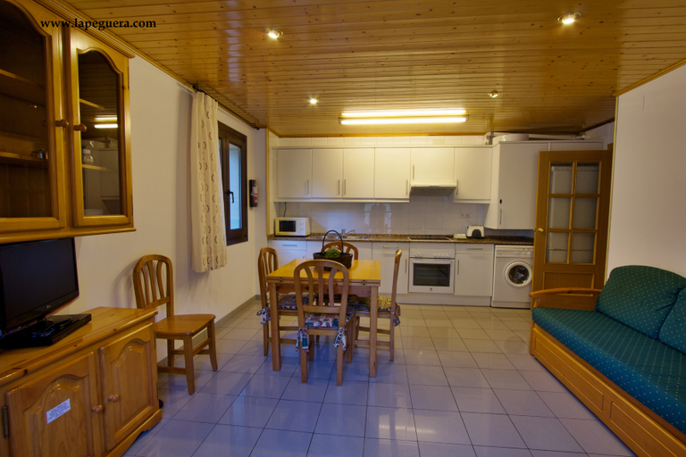 Bedroom 2, Apartaments La Peguera, Lleida