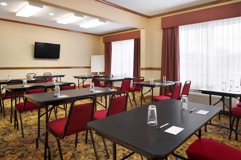 Country Inn & Suites by Radisson, Macedonia, OH, Summit