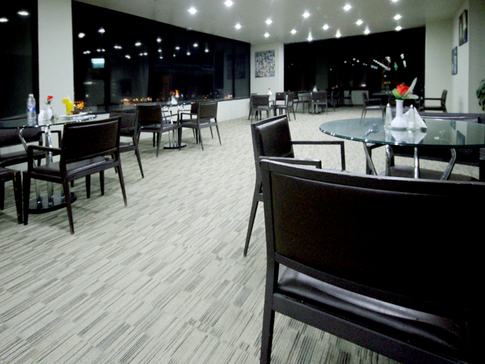 Food & Drinks 5, Le Jazz Hotel