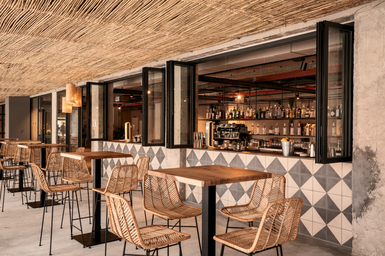Food & Drinks 4, Caramelo Palma Beach +18, Baleares