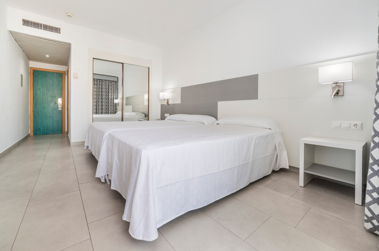 Bedroom 3, Globales Los Patos Park, Málaga