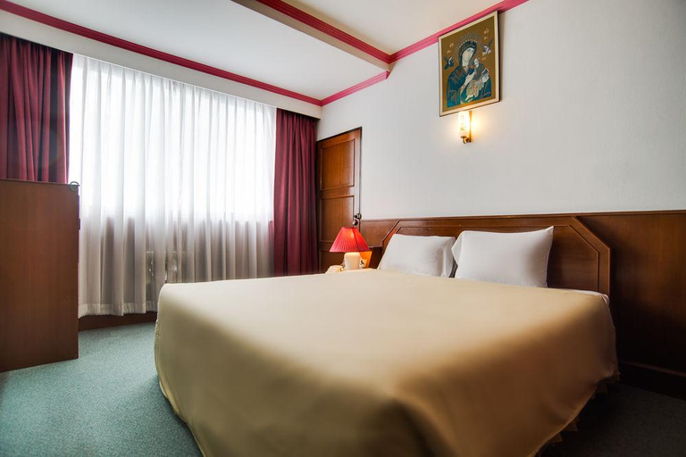 Bedroom 3, Elizabeth Hotel, Phaya Thai