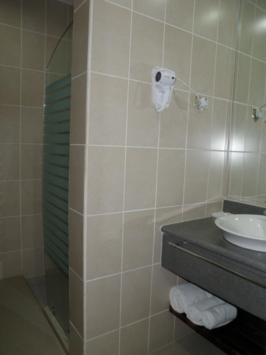 Bathroom 3, Hotel Brandt Ejecutivo Colonial Los Robles, Managua
