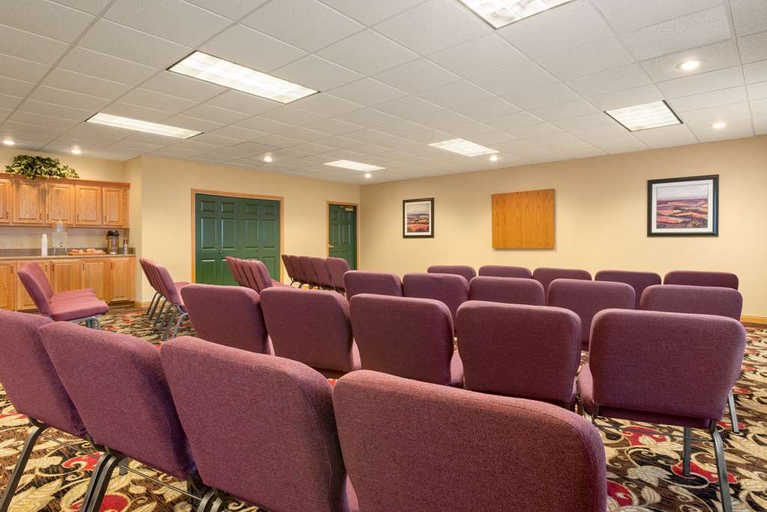 Public Area 2, Country Inn & Suites Valdosta, Lowndes