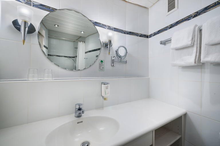 Bathroom 4, Novum Hotel Stuttgart Hauptbahnhof - Rieker, Stuttgart