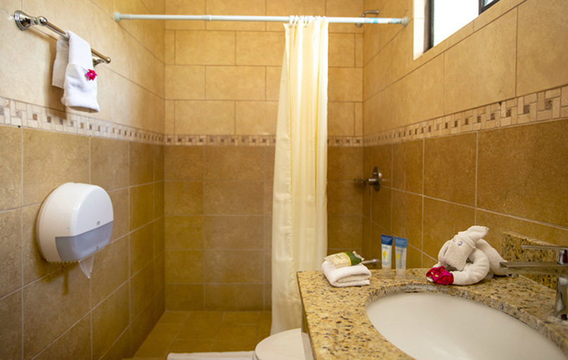 Bathroom 5, Villas Sol Beach Resort, Carrillo