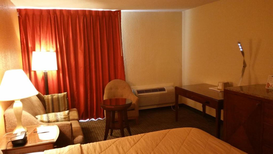 Bedroom 3, Jackson Hotel And Convention Center, Madison