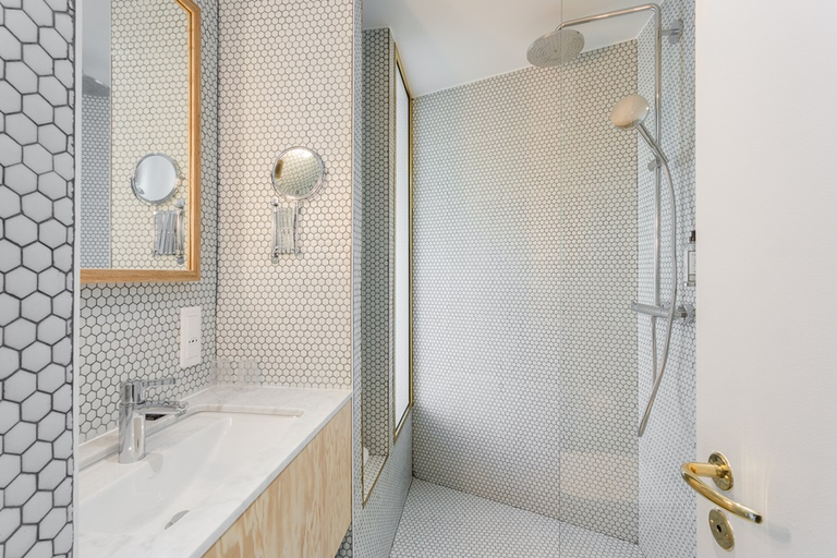Bathroom 4, Montholon, Paris